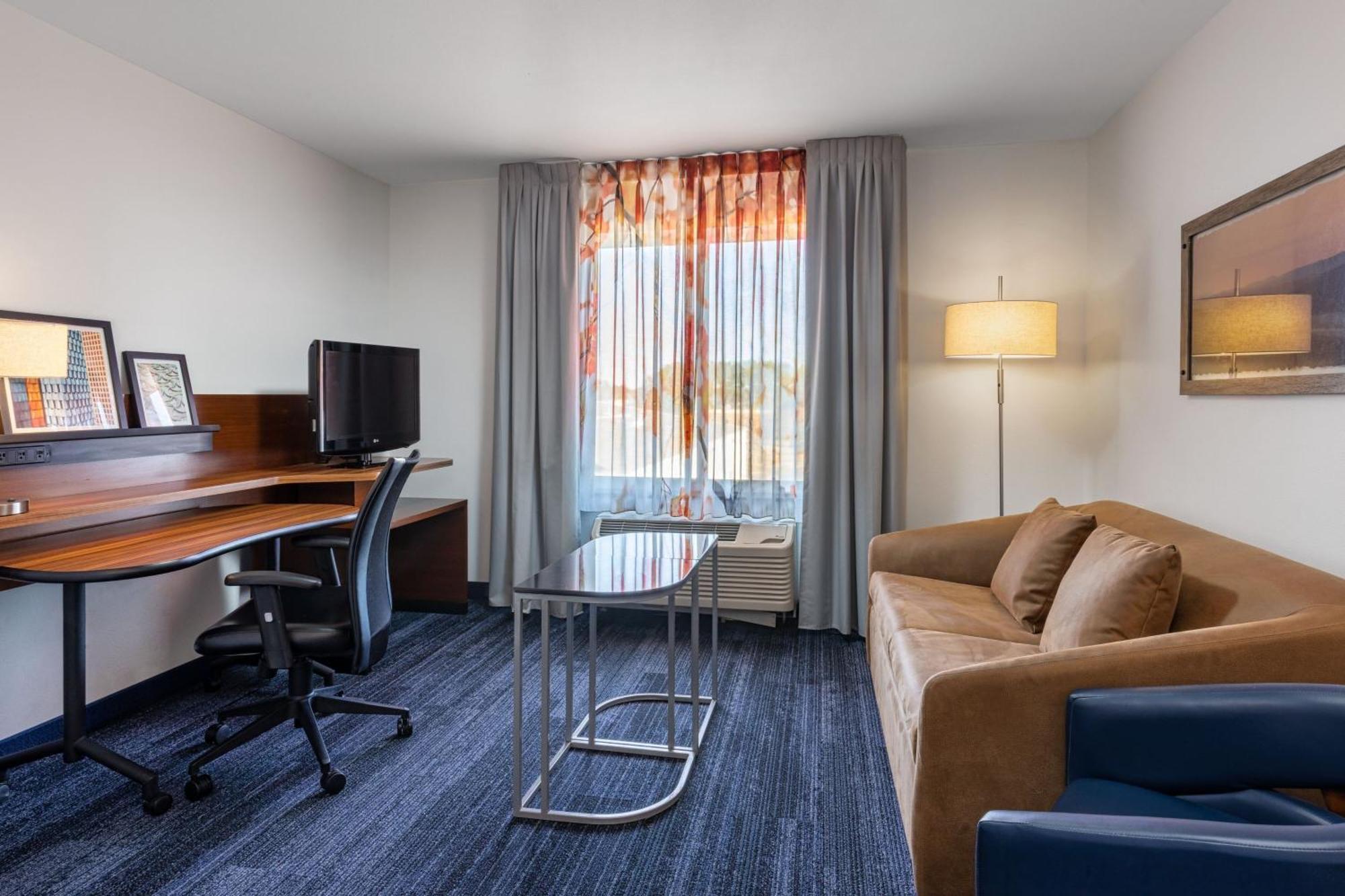 Fairfield Inn & Suites By Marriott Smithfield Exterior photo