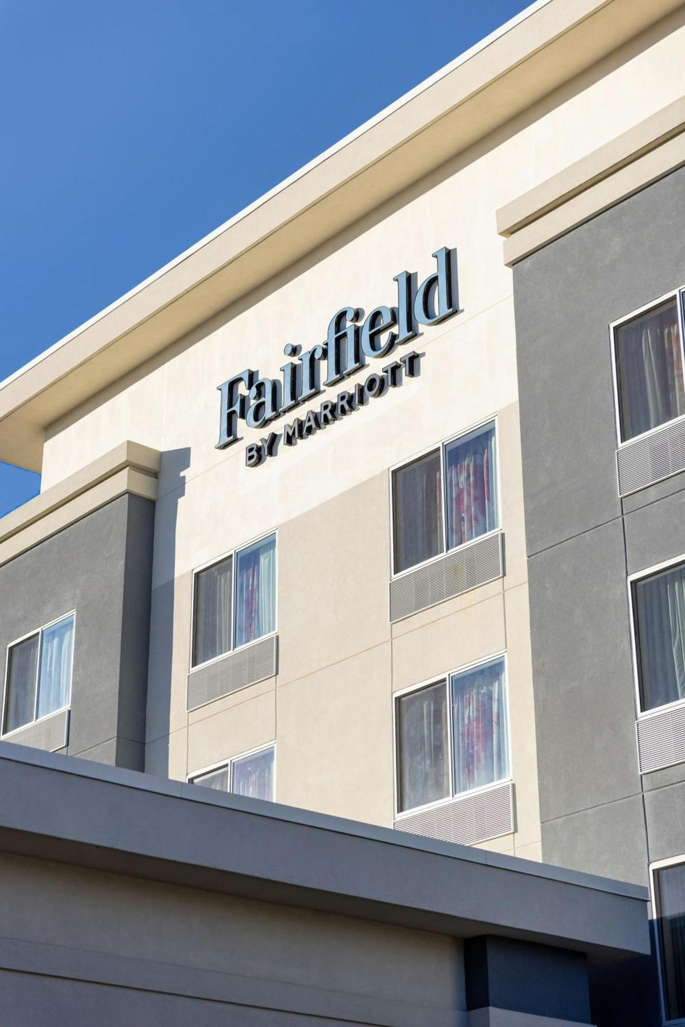 Fairfield Inn & Suites By Marriott Smithfield Exterior photo
